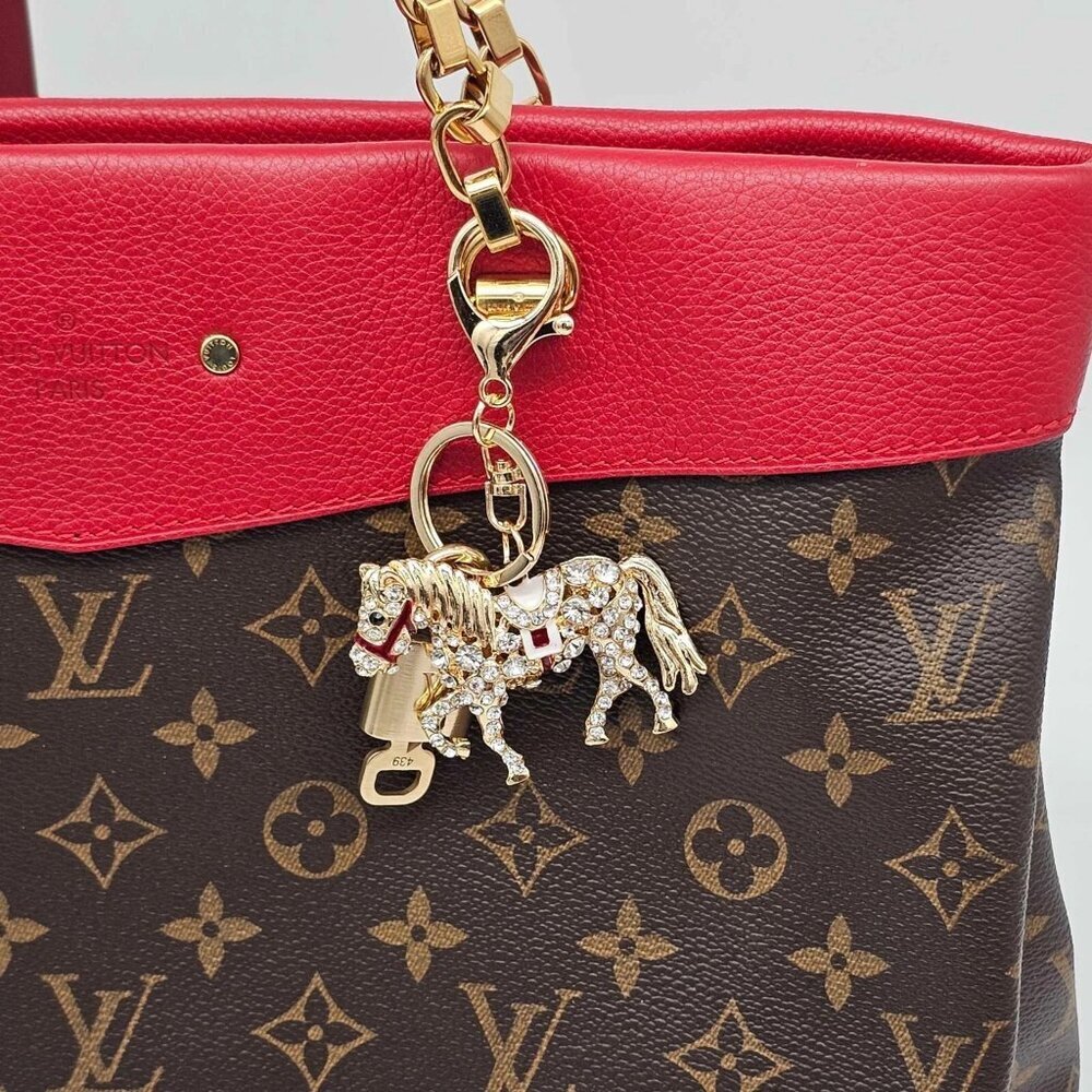 Authentic Louis Vuitton Padlock Gold 🔒 Key Set + Unbranded Keychain Charm - Picture 8 of 9